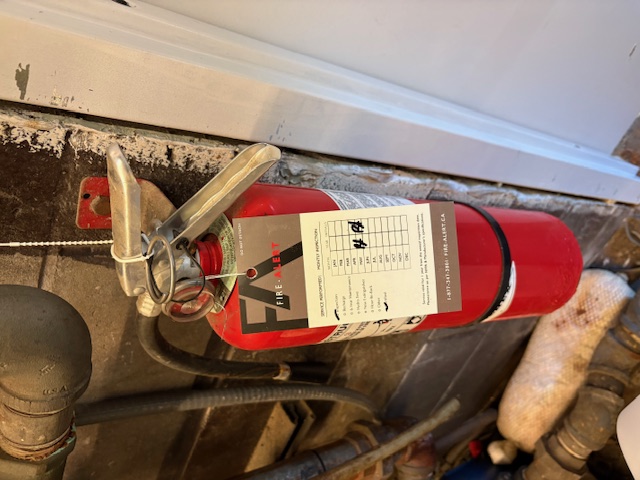 Mounted extinguisher with Fire-Alert inspection tag